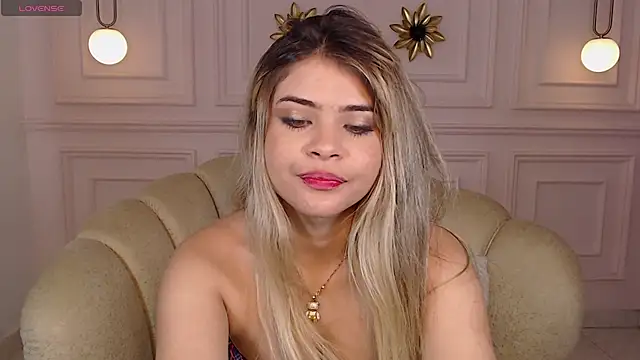 Snapshot of evelyn_leee1 chatting on January 15, 2025, 3:50 pm evelyn leee1 online show from January 15, 2025, 3:50 pm