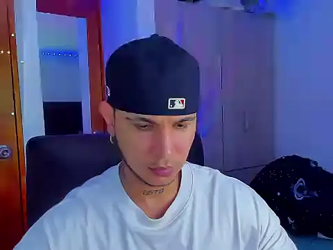 austinoficial online show from September 12, 2025, 11:26 pm