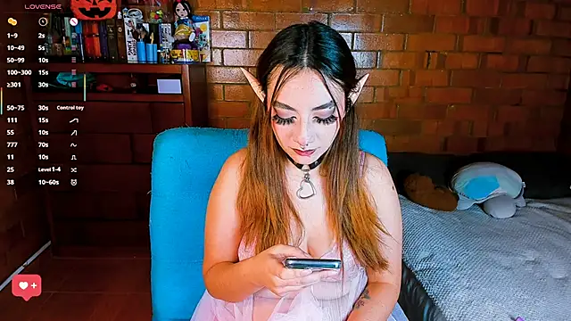 Annycolin  online show from November 9, 2025, 3:21 am