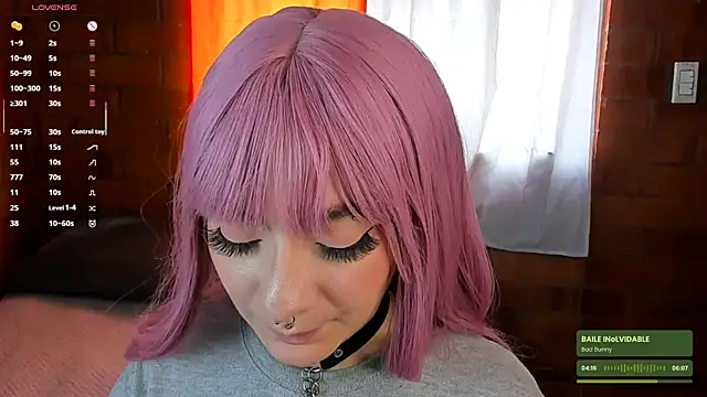 Annycolin  online show from February 26, 2025, 7:42 pm