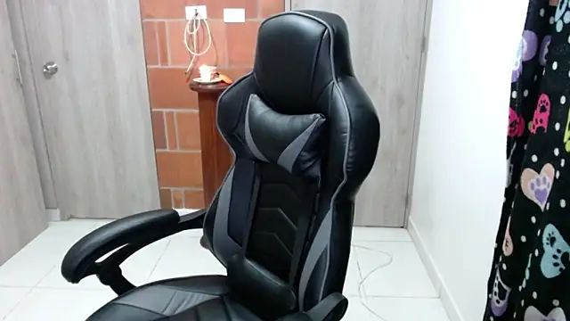 Princezzlove3 online show from February 28, 2025, 3:26 pm