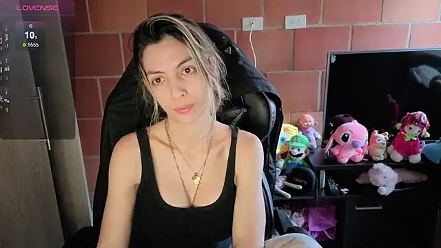 Princezzlove3 online show from October 11, 2025, 1:45 pm