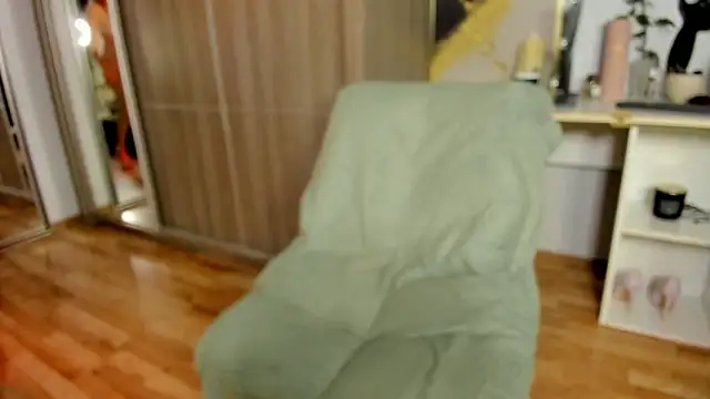 CzaR Zmyslowosc online show from March 26, 2026, 5:11 pm