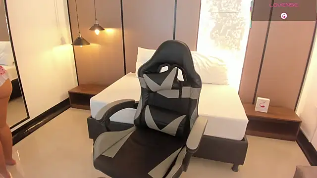 lilly ass  online show from September 12, 2025, 12:27 pm