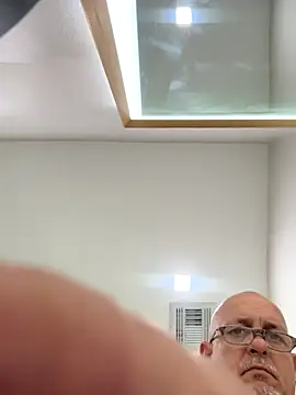 carlospingalinda online show from October 5, 2025, 8:54 pm