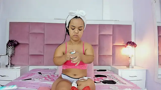 AnieRey online show from March 5, 2025, 12:11 pm