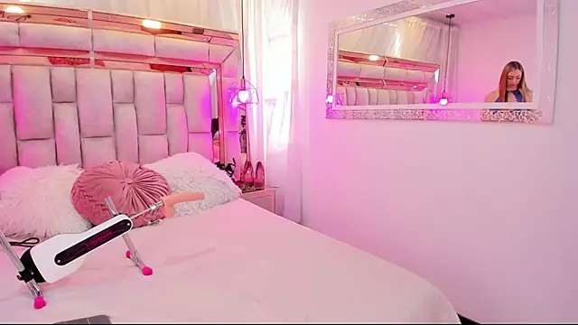 Katalina Evans online show from December 15, 2025, 12:00 pm