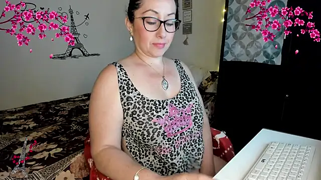 nataparis online show from May 28, 2026, 11:54 pm