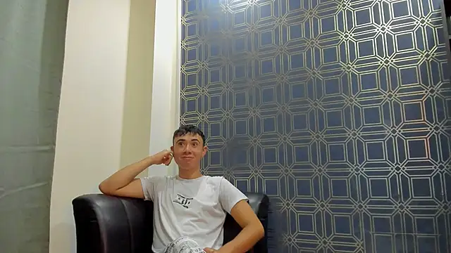 Snapshot of free_ryder chatting on January 14, 2025, 11:37 pm free ryder online show from January 14, 2025, 11:37 pm