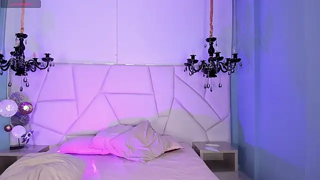 Aitana Hilton  online show from October 6, 2025, 11:44 am