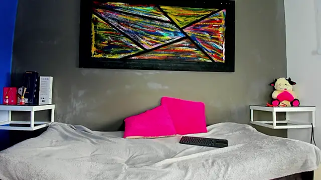 Charlotte curvy  online show from March 26, 2026, 8:07 pm