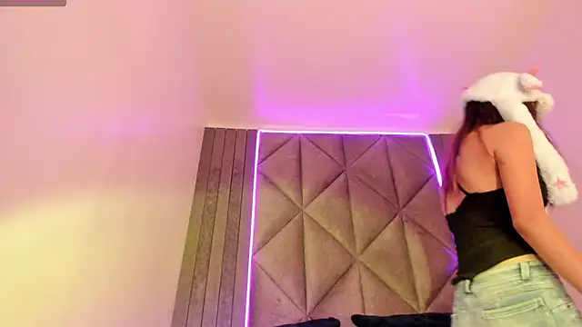 SabrinaSpell  online show from March 18, 2025, 6:06 pm