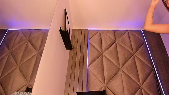 SabrinaSpell  online show from September 26, 2025, 11:50 am