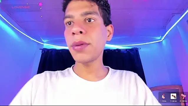 Snapshot of Ethan_Boyy chatting on May 8, 2026, 10:35 pm Ethan Boyy online show from May 8, 2026, 10:35 pm