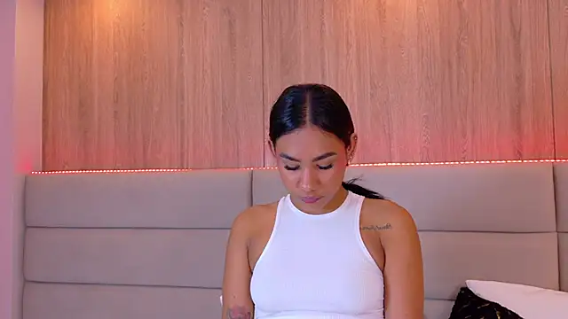 IsabellaPorcella online show from November 12, 2025, 11:58 am