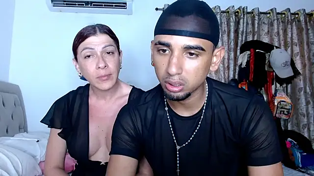 sweethoneytsx online show from November 9, 2025, 9:52 pm