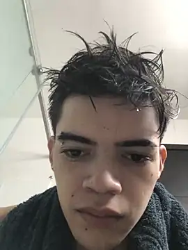 Latinos 2001 online show from December 21, 2025, 12:40 pm