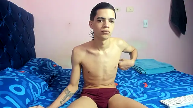 Latinos 2001 online show from February 9, 2026, 2:59 pm