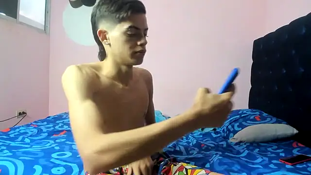 Latinos 2001 online show from March 12, 2026, 12:31 pm