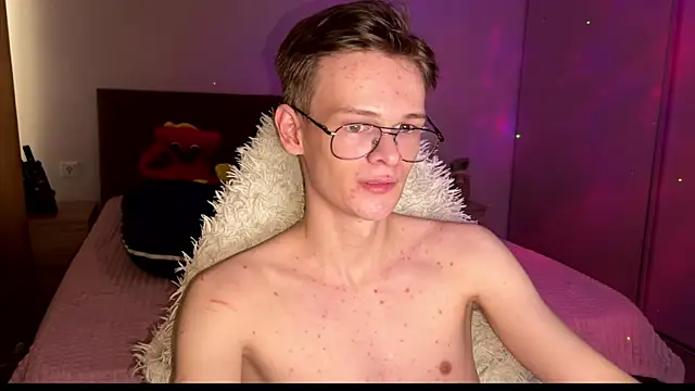 Snapshot of Wild_boar1 chatting on March 18, 2025, 11:33 am Wild boar1 online show from March 18, 2025, 11:33 am