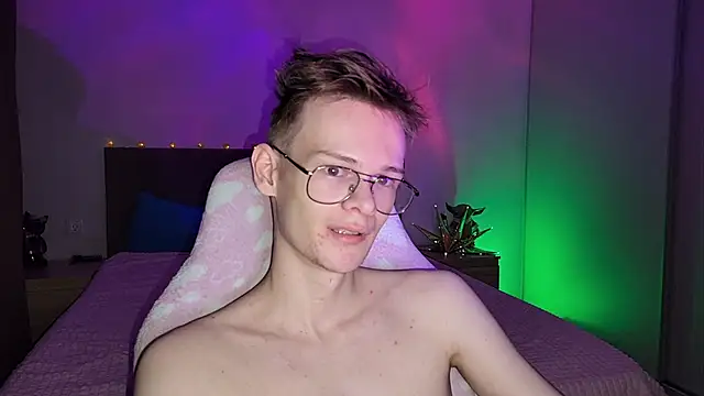 Snapshot of Wild_boar1 chatting on February 20, 2025, 6:35 pm Wild boar1 online show from February 20, 2025, 6:35 pm