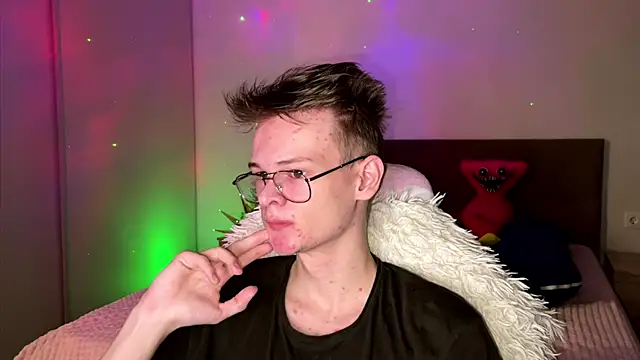 Snapshot of Wild_boar1 chatting on March 6, 2025, 6:37 pm Wild boar1 online show from March 6, 2025, 6:37 pm