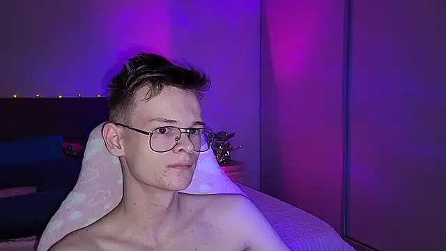 Snapshot of Wild_boar1 chatting on February 16, 2025, 3:47 am Wild boar1 online show from February 16, 2025, 3:47 am