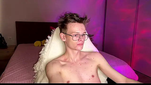 Snapshot of Wild_boar1 chatting on March 17, 2025, 9:44 am Wild boar1 online show from March 17, 2025, 9:44 am