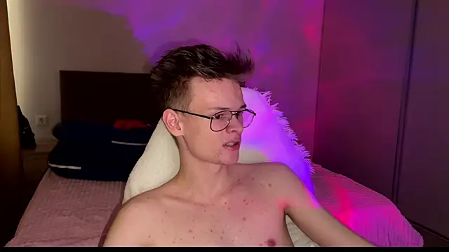 Snapshot of Wild_boar1 chatting on March 15, 2025, 8:15 am Wild boar1 online show from March 15, 2025, 8:15 am