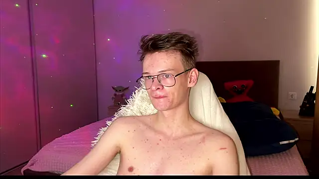 Snapshot of Wild_boar1 chatting on March 19, 2025, 9:06 am Wild boar1 online show from March 19, 2025, 9:06 am