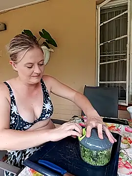 Vintasia online show from December 20, 2025, 10:29 am