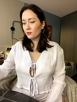 Kiss My Body online show from November 24, 2025, 5:13 pm