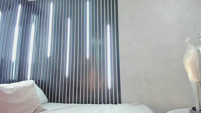 Stefanyduque1 online show from November 3, 2025, 1:04 pm