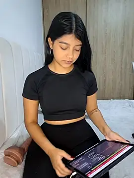 IslaBlaze online show from December 14, 2025, 10:48 pm