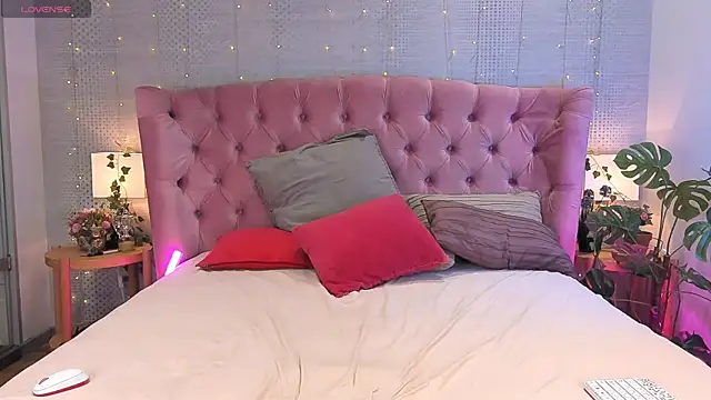 via mayer  online show from March 18, 2025, 2:29 am