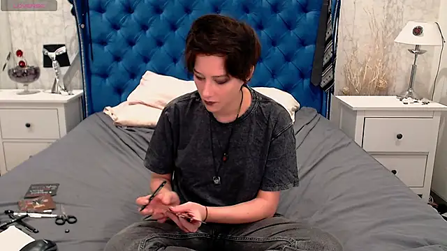 via mayer  online show from December 19, 2025, 10:01 pm