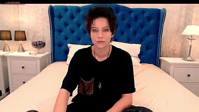 via mayer  online show from October 4, 2025, 1:45 pm