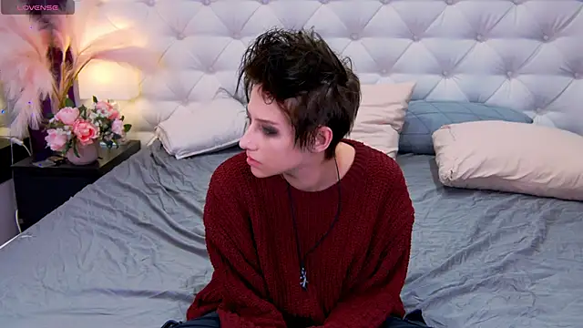 via mayer  online show from September 24, 2025, 9:32 pm