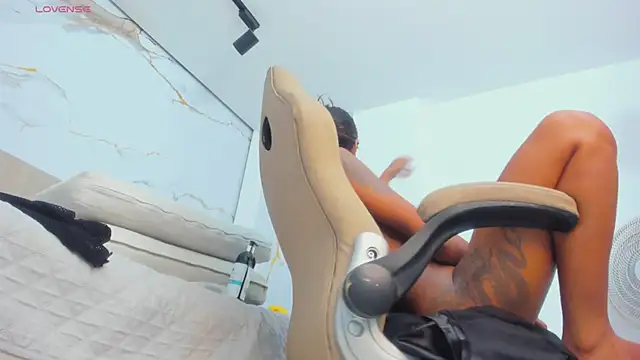 Snapshot of pocahontas_pow chatting on March 21, 2025, 2:51 pm pocahontas pow online show from March 21, 2025, 2:51 pm