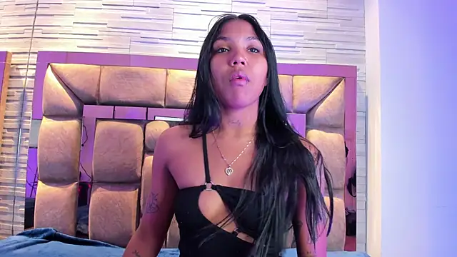 Snapshot of pocahontas_pow chatting on July 10, 2026, 11:32 am pocahontas pow online show from July 10, 2026, 11:32 am
