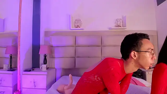 EthaanCox online show from November 14, 2025, 9:02 am