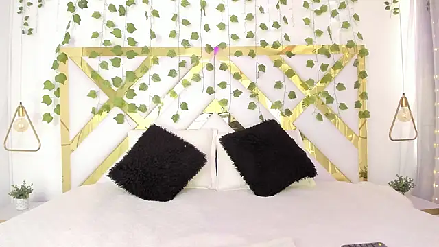 Christal Golden online show from March 12, 2025, 5:07 pm