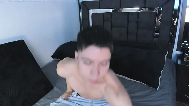 alanblack1 online show from September 18, 2025, 2:36 am