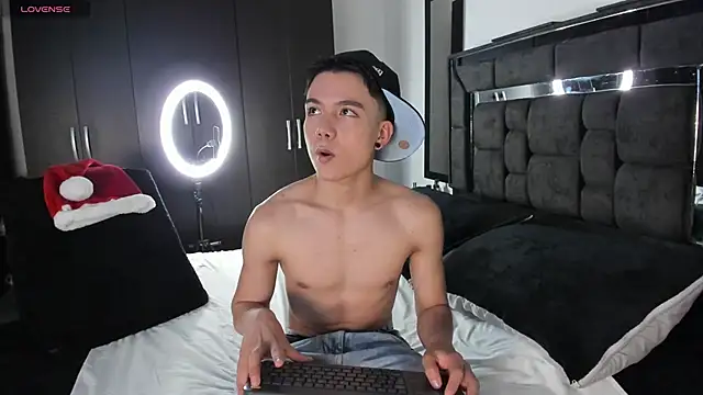 alanblack1 online show from November 21, 2025, 10:09 pm