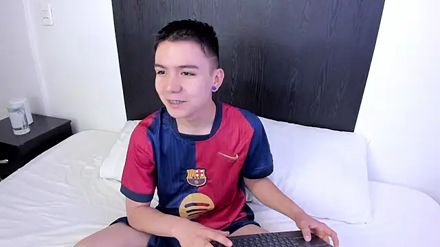 alanblack1 online show from February 27, 2025, 11:39 am