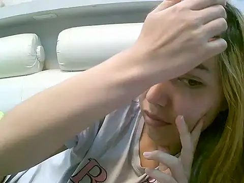 VittoriaTaylor online show from October 12, 2025, 12:23 am