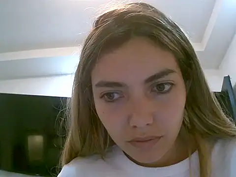 Snapshot of VittoriaTaylor chatting on May 5, 2026, 9:18 pm VittoriaTaylor online show from May 5, 2026, 9:18 pm