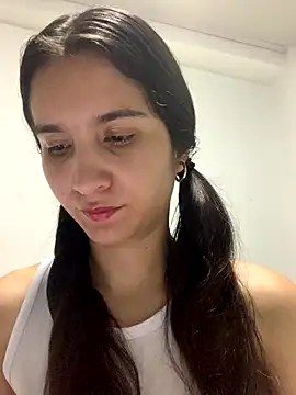 Bella still online show from November 4, 2025, 1:15 pm