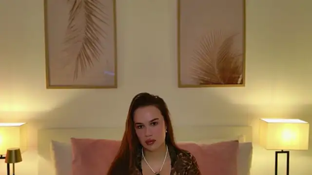 Snapshot of GoddessRoxana chatting on June 17, 2026, 11:09 am GoddessRoxana online show from June 17, 2026, 11:09 am
