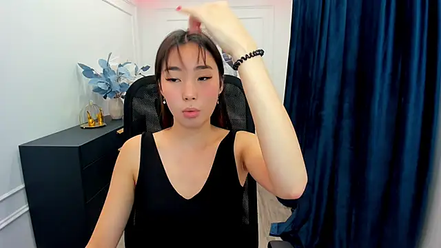 AnnaReyla online show from September 29, 2025, 7:52 pm